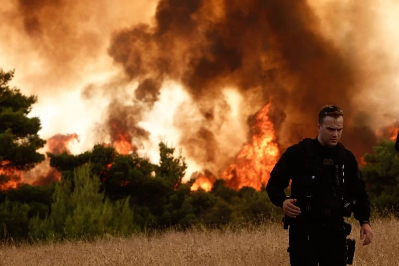 Η ανάρτηση της πρεσβείας της Ρουμανίας: «Δεν θα αφήσουμε την Ελλάδα μόνη μπροστά στις φλόγες!»